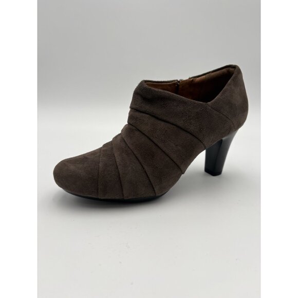 Womens 6.5 Clarks Artisan Brown Suede Heeled Ankle Bootie Side Zip LEFT ONLY - Picture 1 of 10